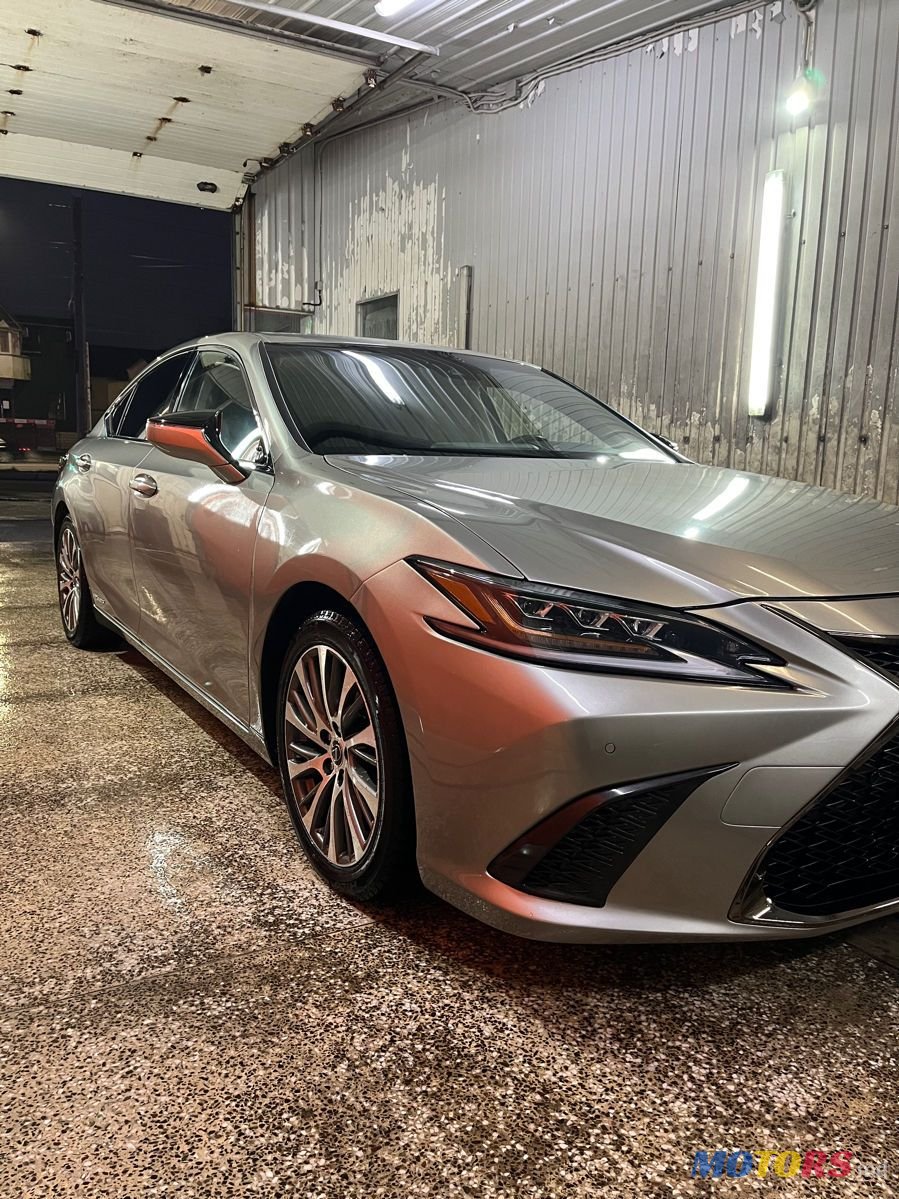 2019' Lexus Es Series photo #3