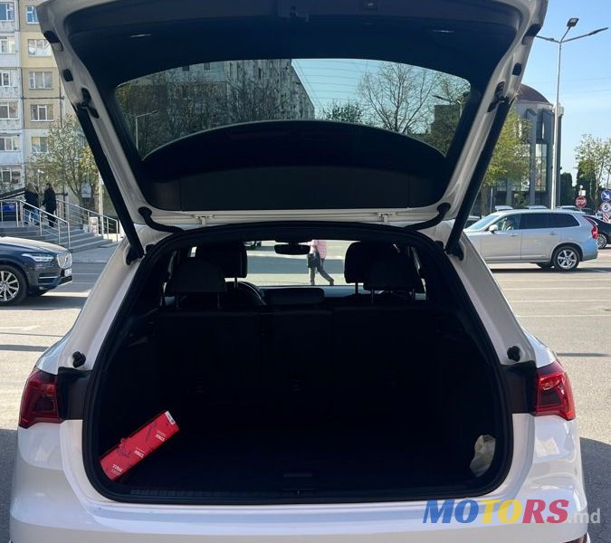 2019' Audi Q3 photo #5