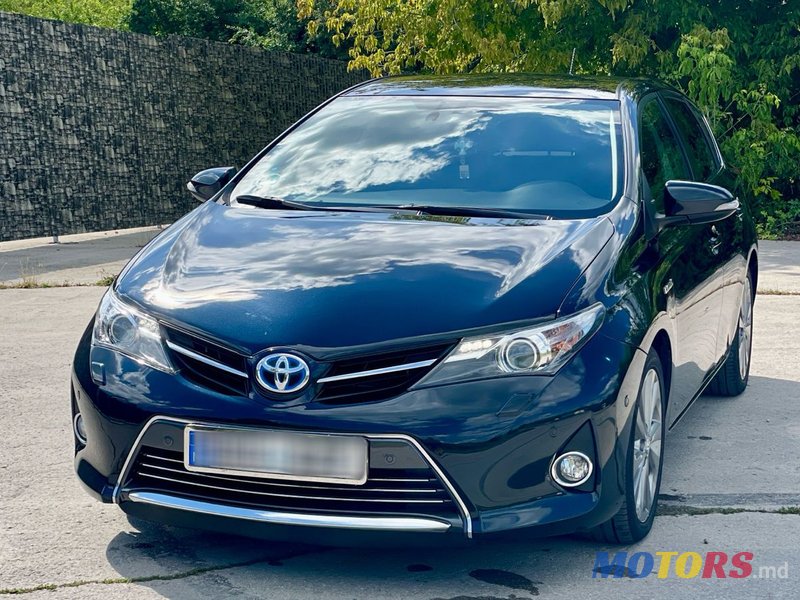 2013' Toyota Auris photo #3