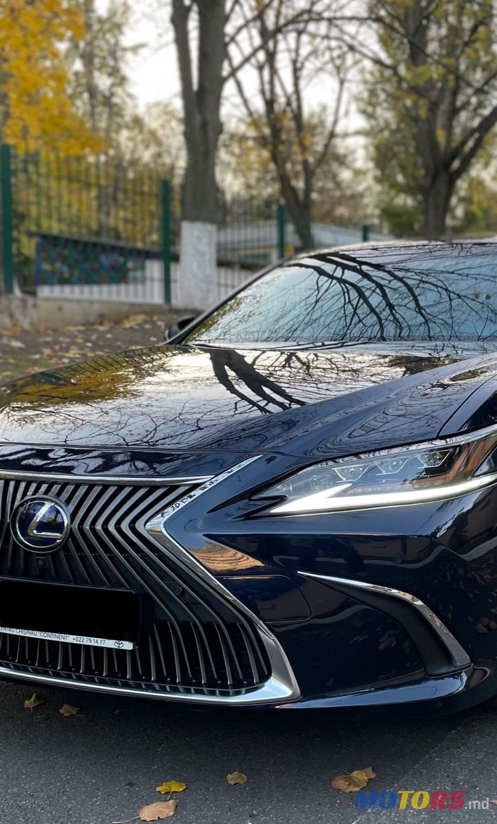 2019' Lexus Es Series photo #3