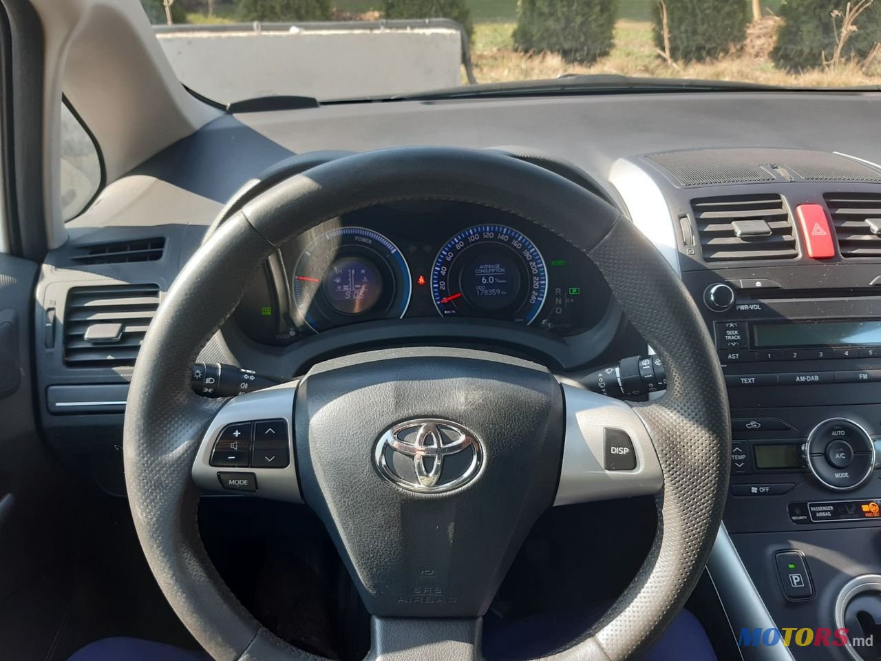 2010' Toyota Auris photo #6