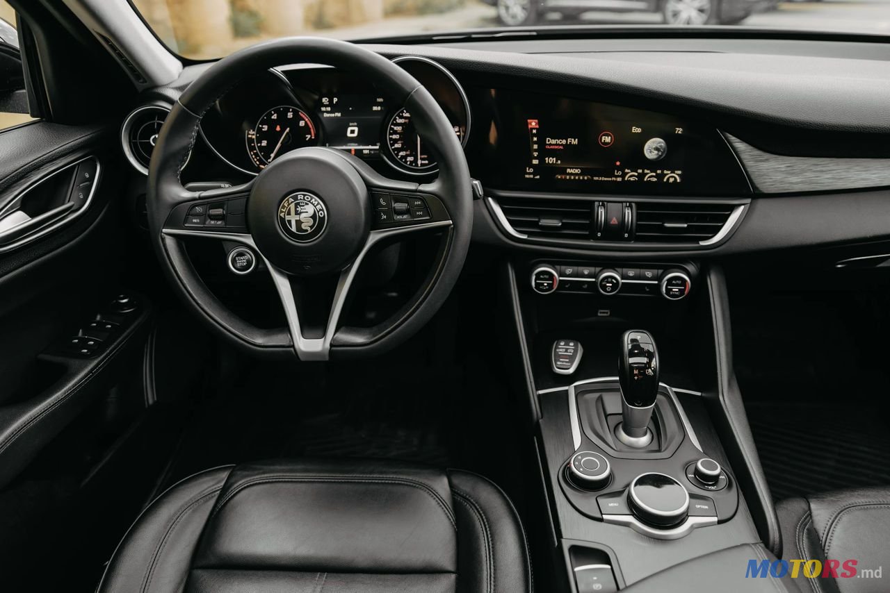 2017' Alfa Romeo Giulia photo #4