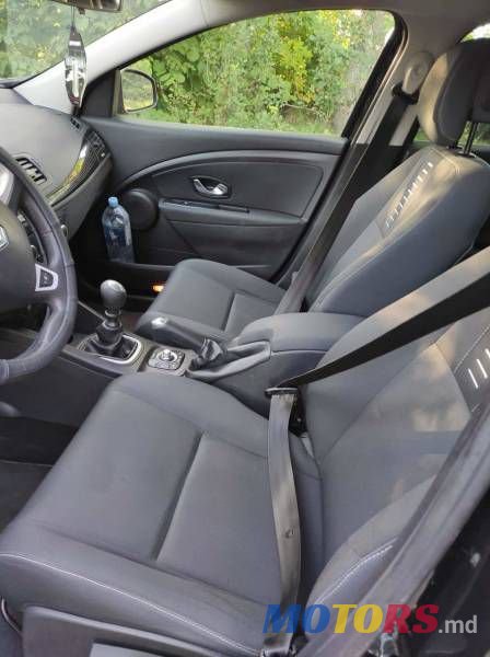 2011' Renault Megane photo #5