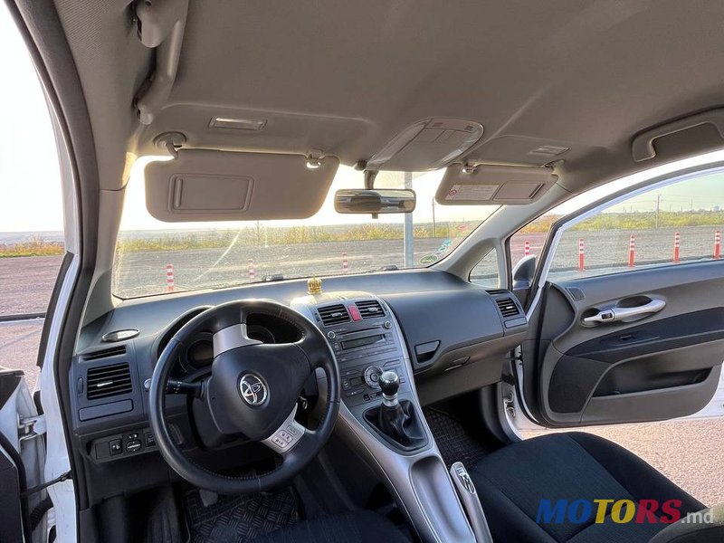 2009' Toyota Auris photo #5