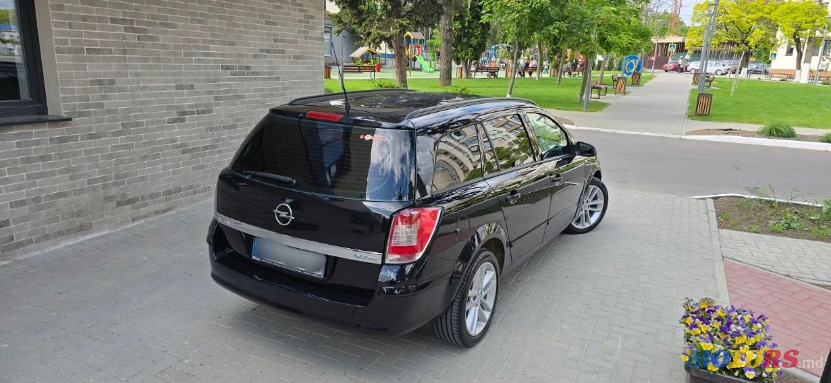 2008' Opel Astra photo #3