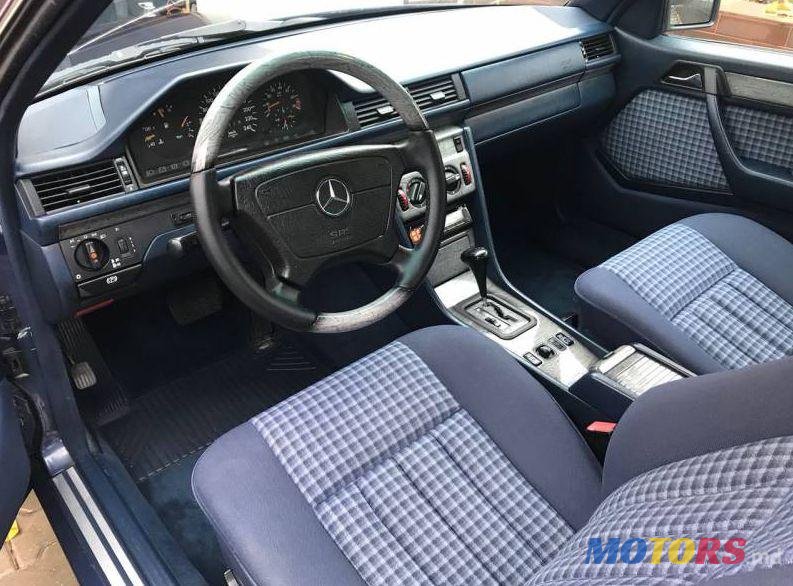 1993' Mercedes-Benz 124 photo #1