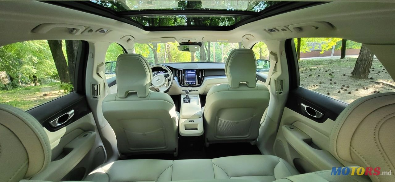 2020' Volvo XC60 photo #6