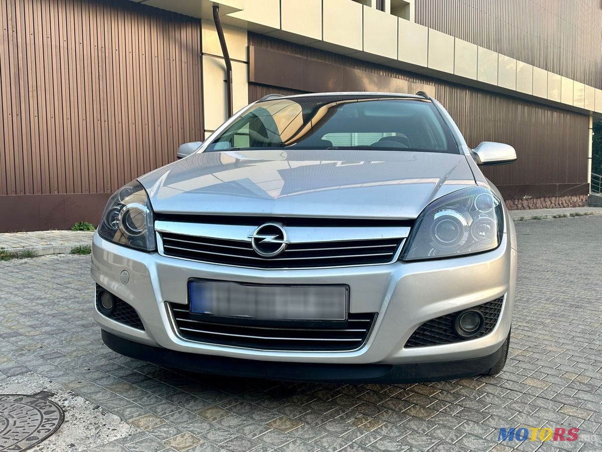 2008' Opel Astra photo #5