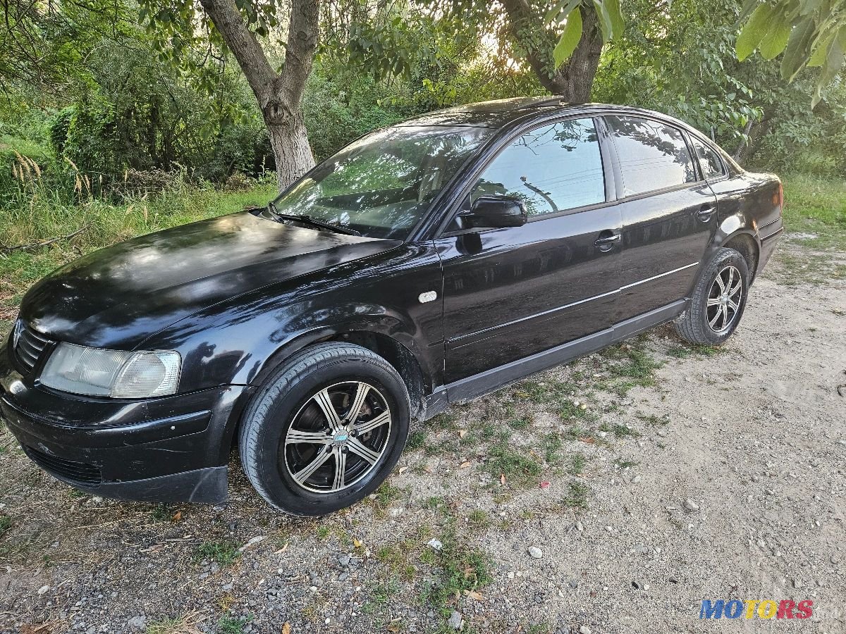 2001' Volkswagen Passat photo #4