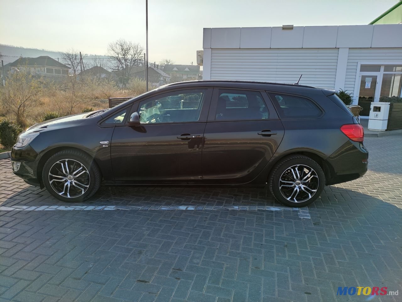 2012' Opel Astra photo #1