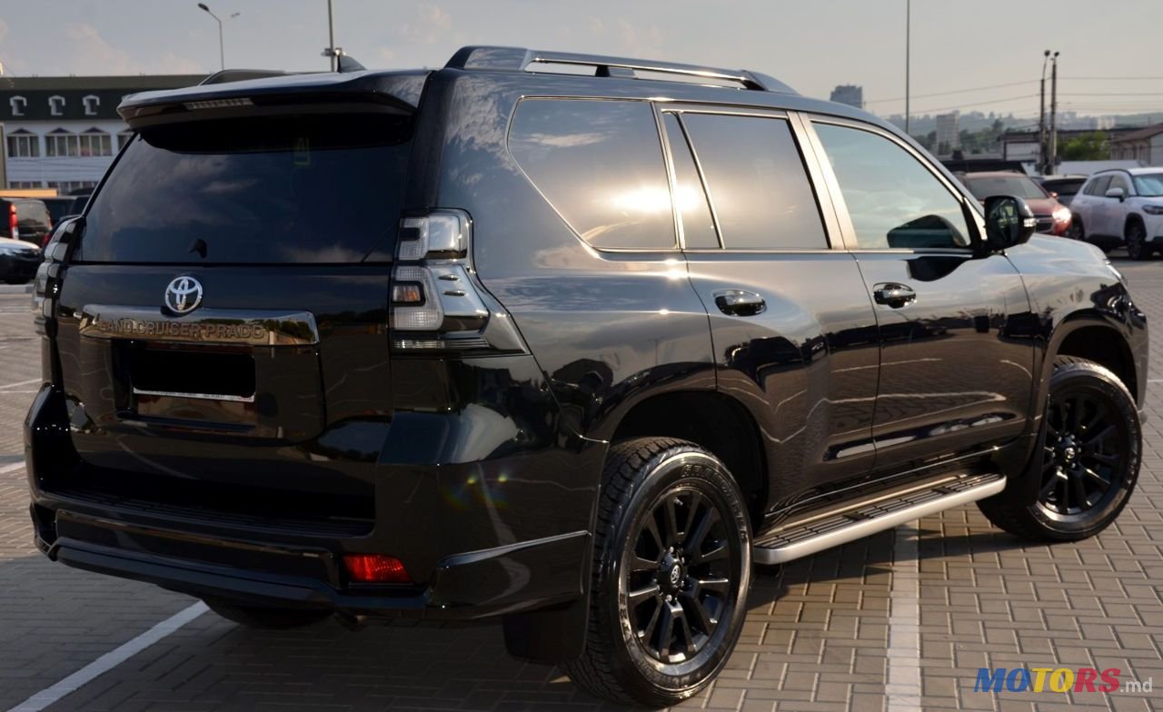 2020' Toyota Land Cruiser Prado photo #2