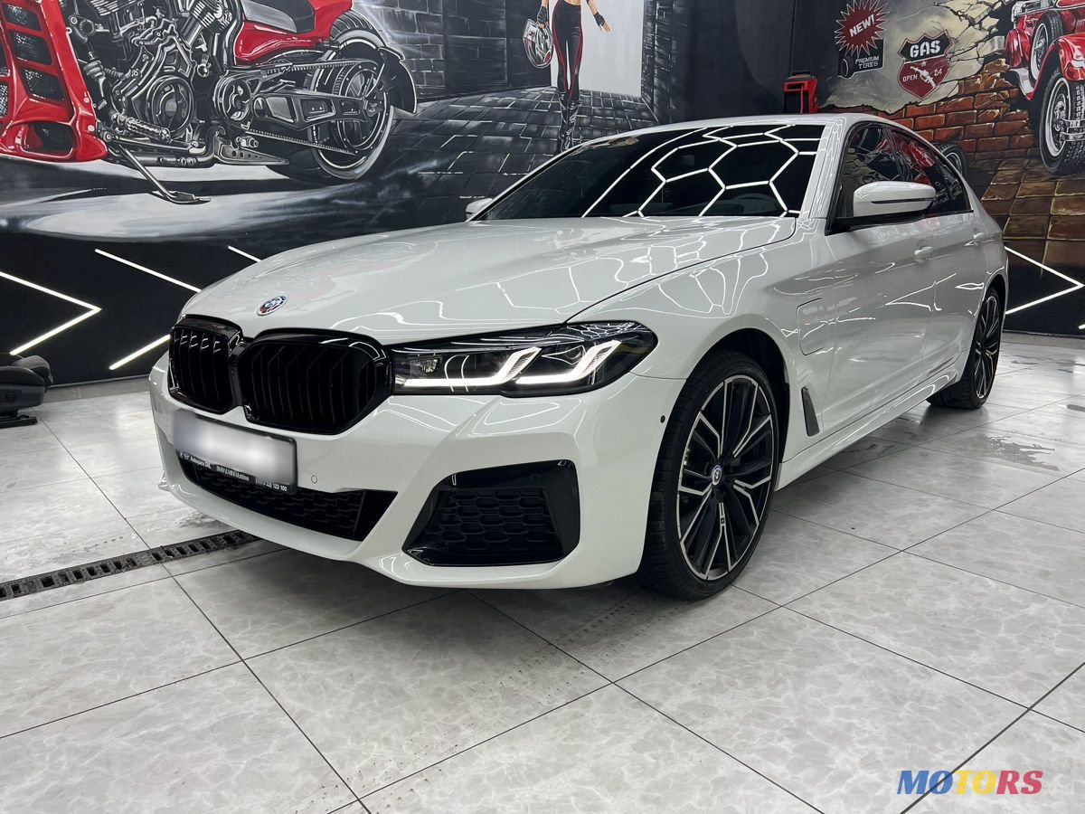 2020' BMW 5 Series photo #1