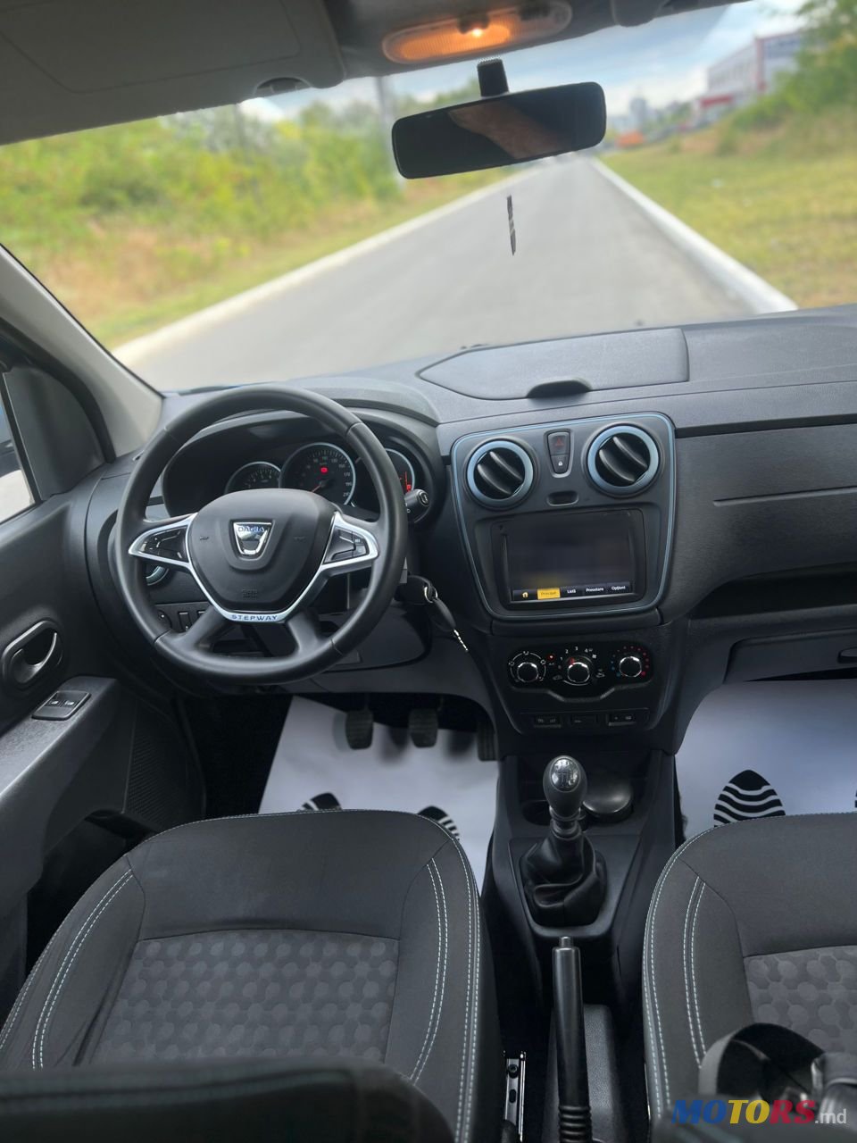 2015' Dacia Lodgy photo #3