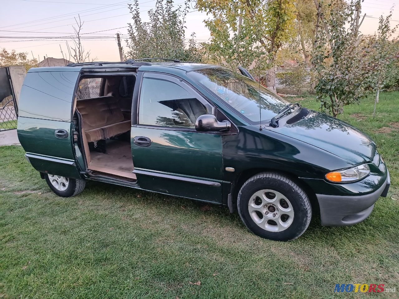 1997' Chrysler Voyager photo #3