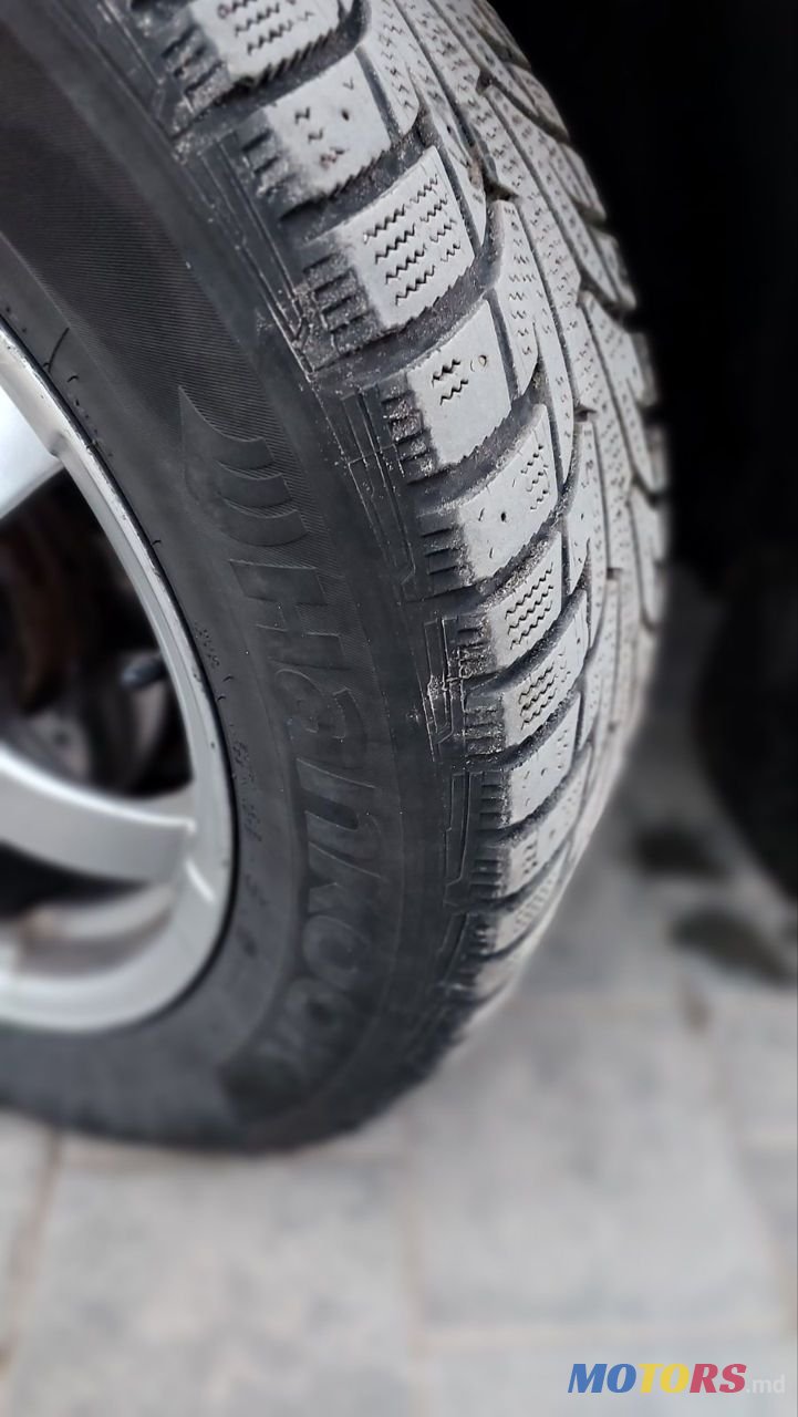 2004' Toyota Avensis Verso photo #6