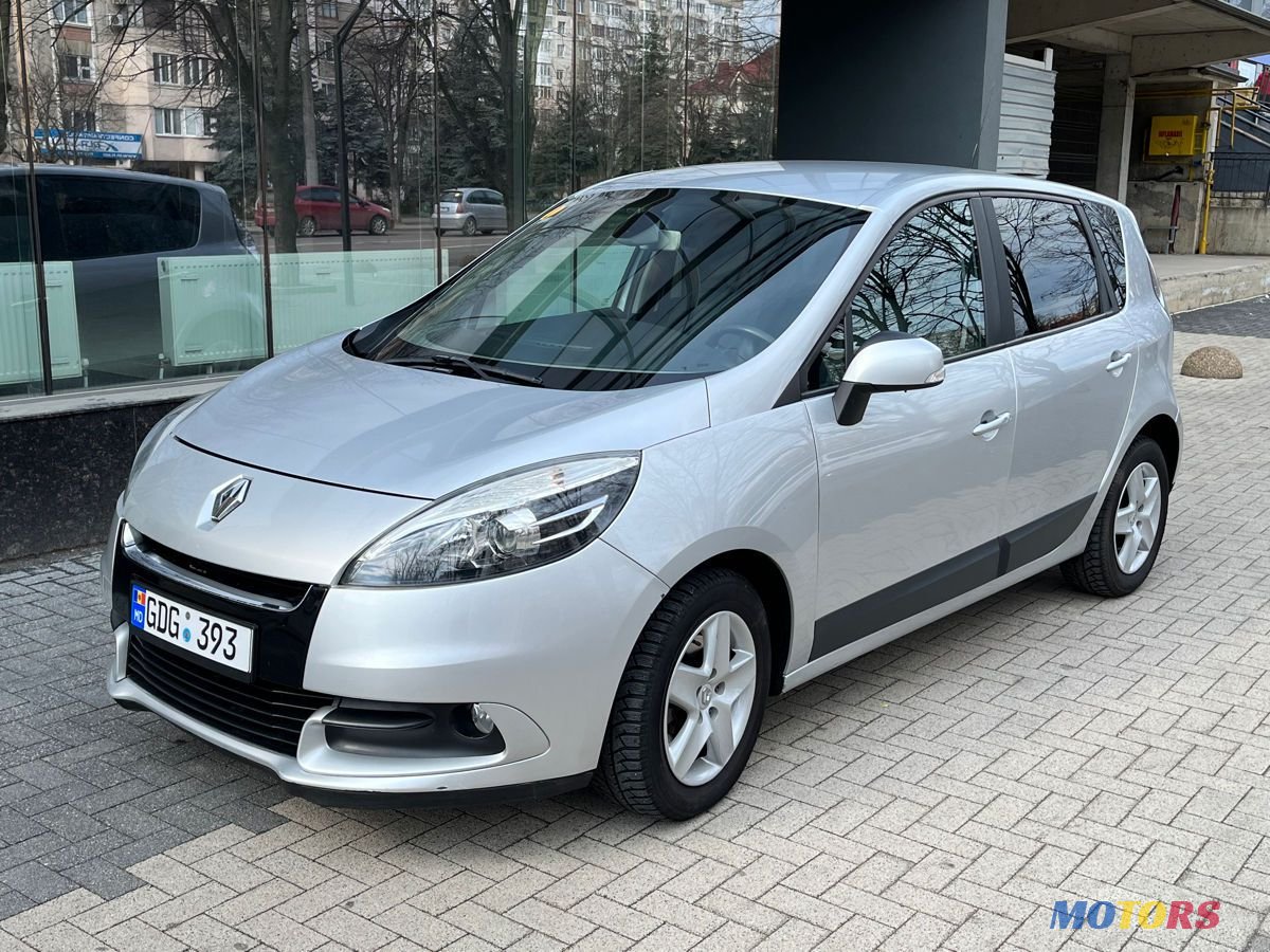 2013' Renault Scenic photo #1