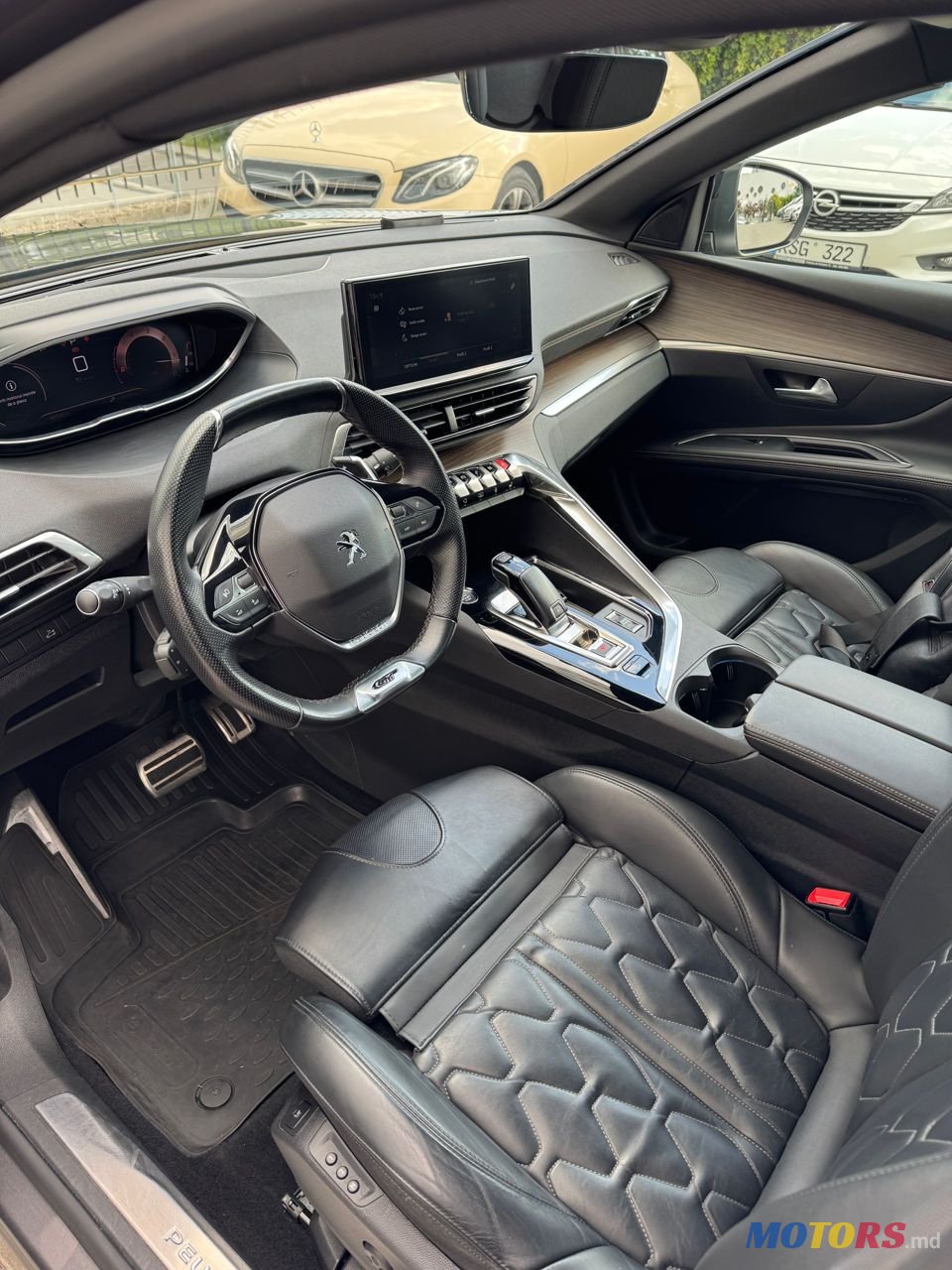 2023' Peugeot 5008 photo #5