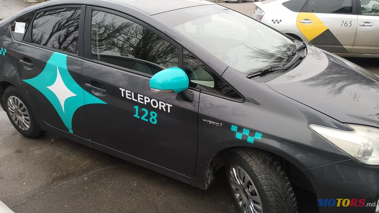 2013' Toyota Prius photo #2