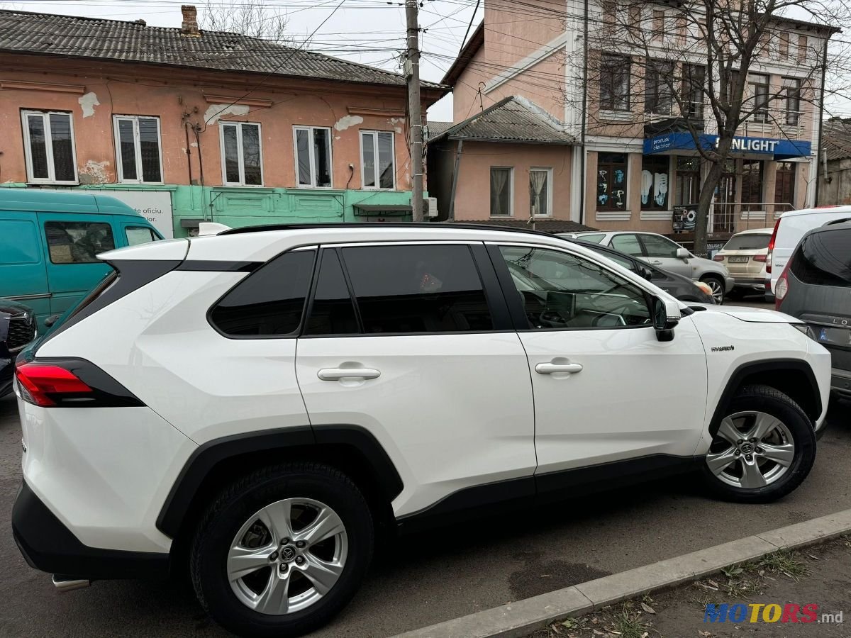 2019' Toyota RAV4 photo #3
