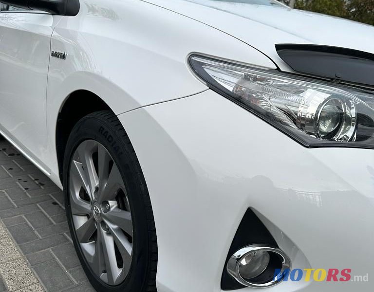 2012' Toyota Auris photo #5