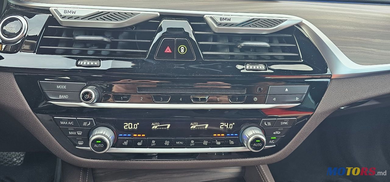 2017' BMW 5 Series photo #5