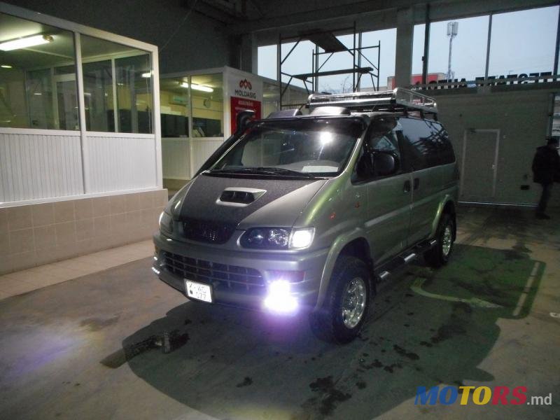 2000' Mitsubishi Space Gear photo #4