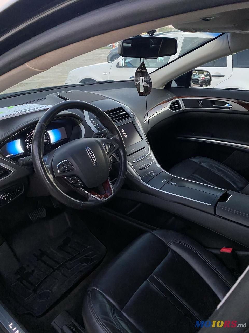 2013' Lincoln MKZ photo #4