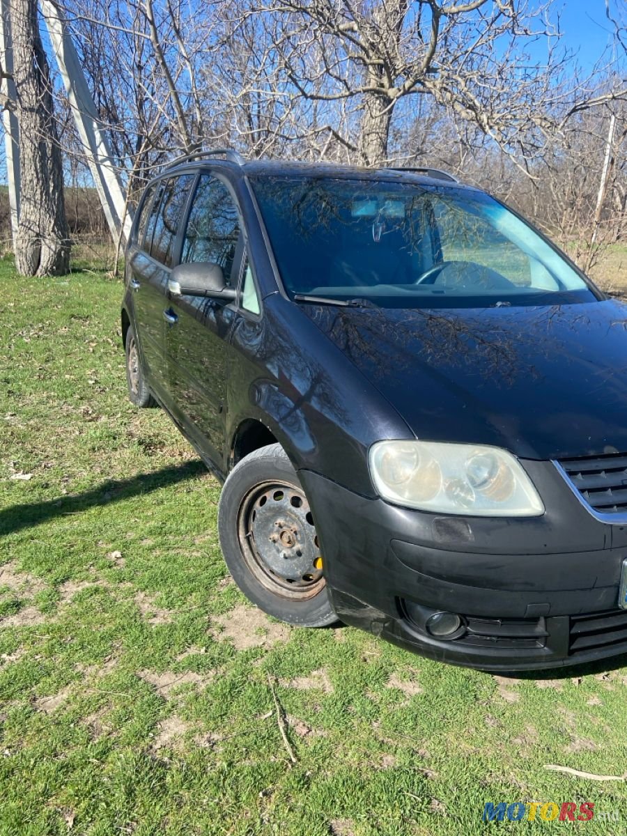 2005' Volkswagen Touran photo #2