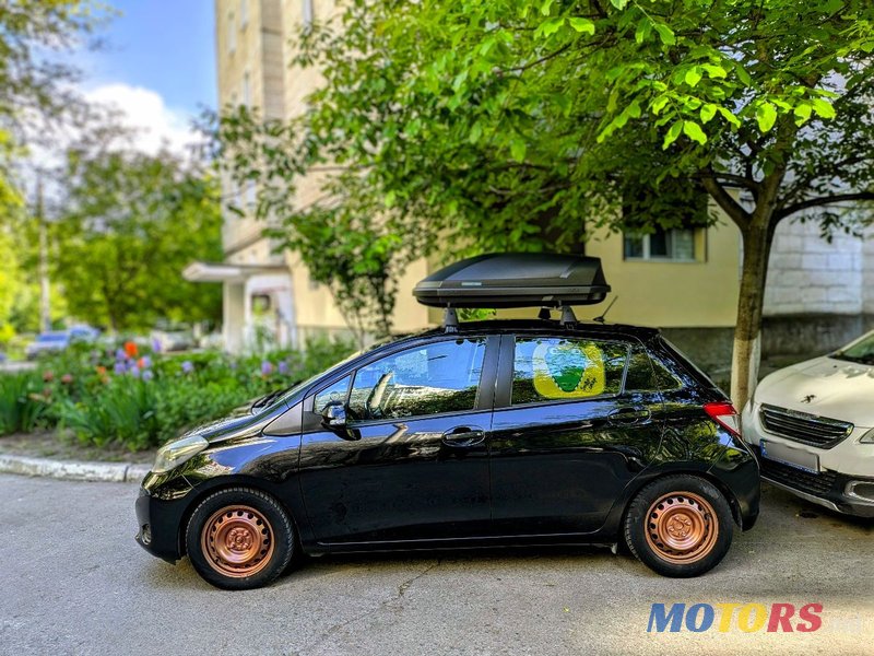 2012' Toyota Yaris photo #5