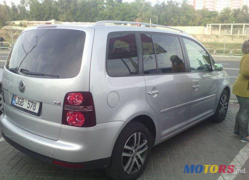 2008' Volkswagen Touran photo #1