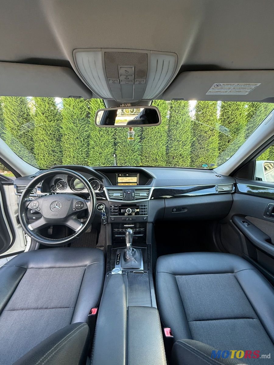 2011' Mercedes-Benz E-Class photo #6