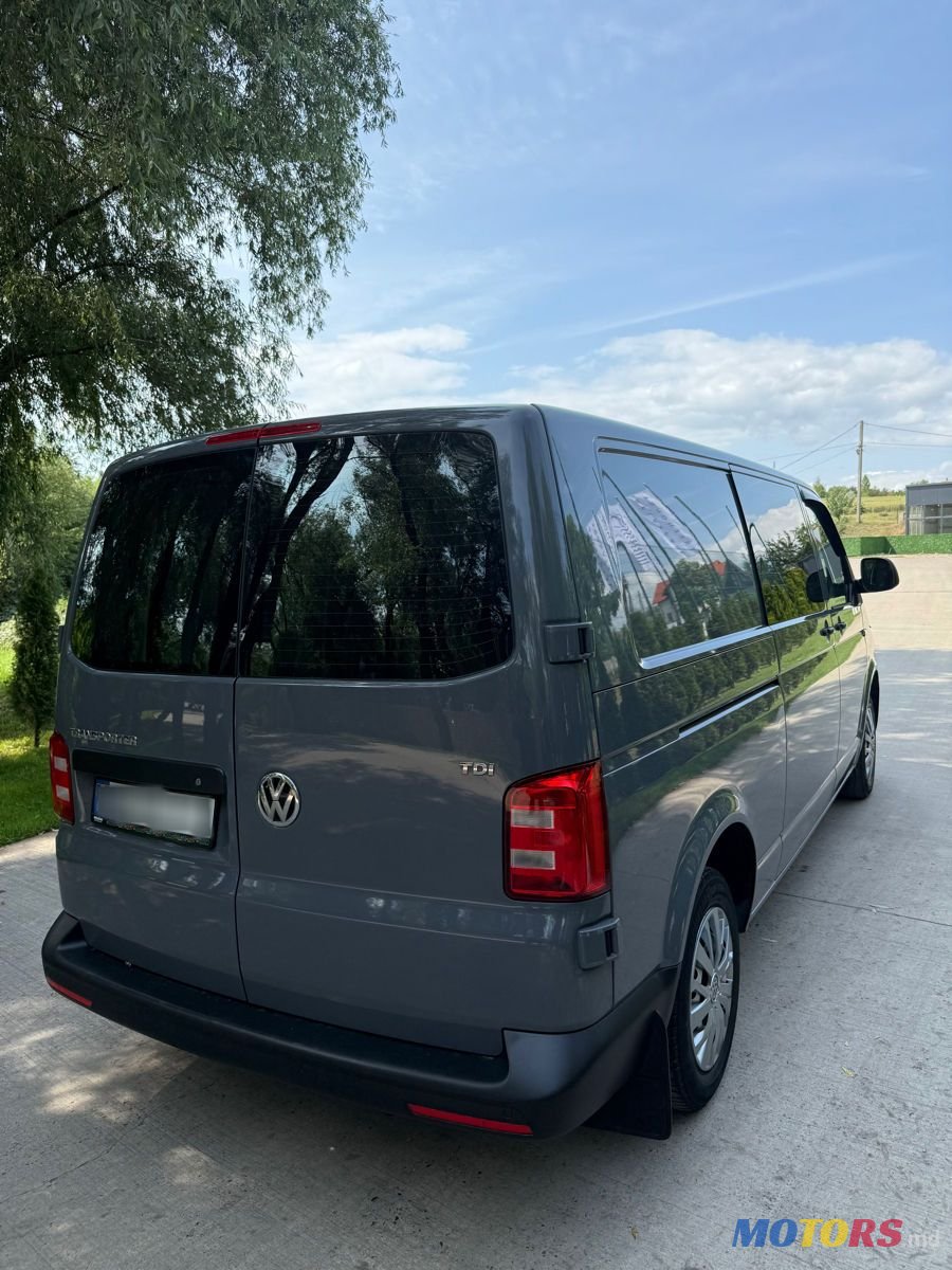 2017' Volkswagen Transporter photo #4