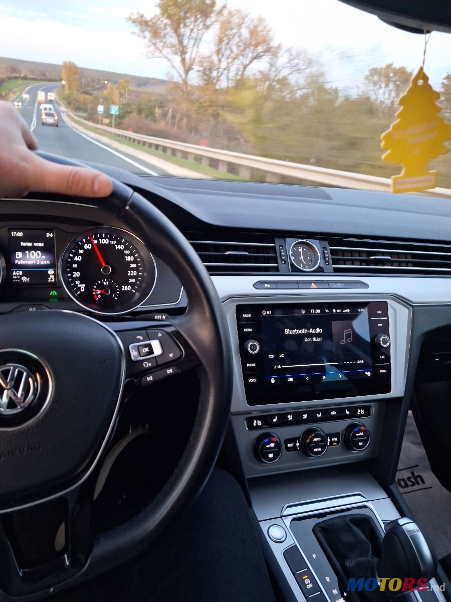 2018' Volkswagen Passat photo #4