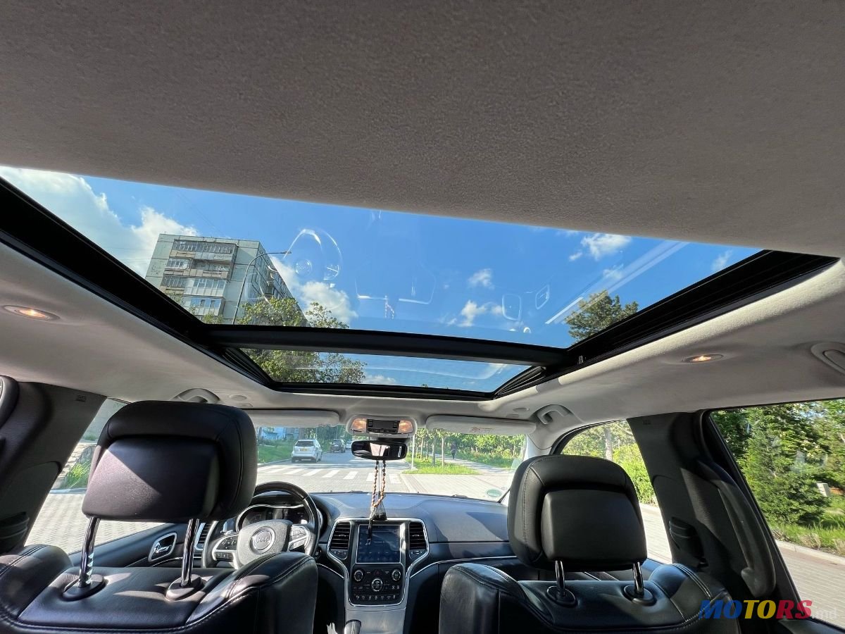 2018' Jeep Grand Cherokee photo #6