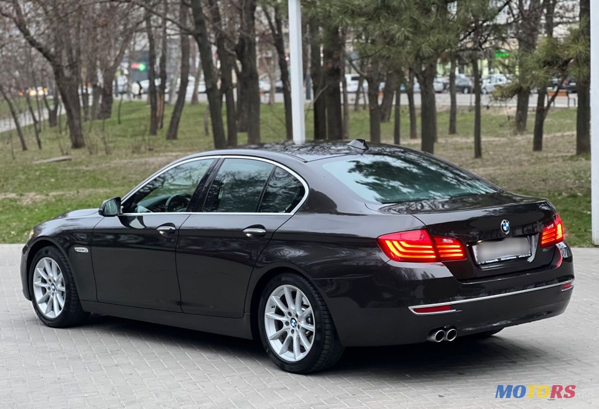 2013' BMW 5 Series photo #2