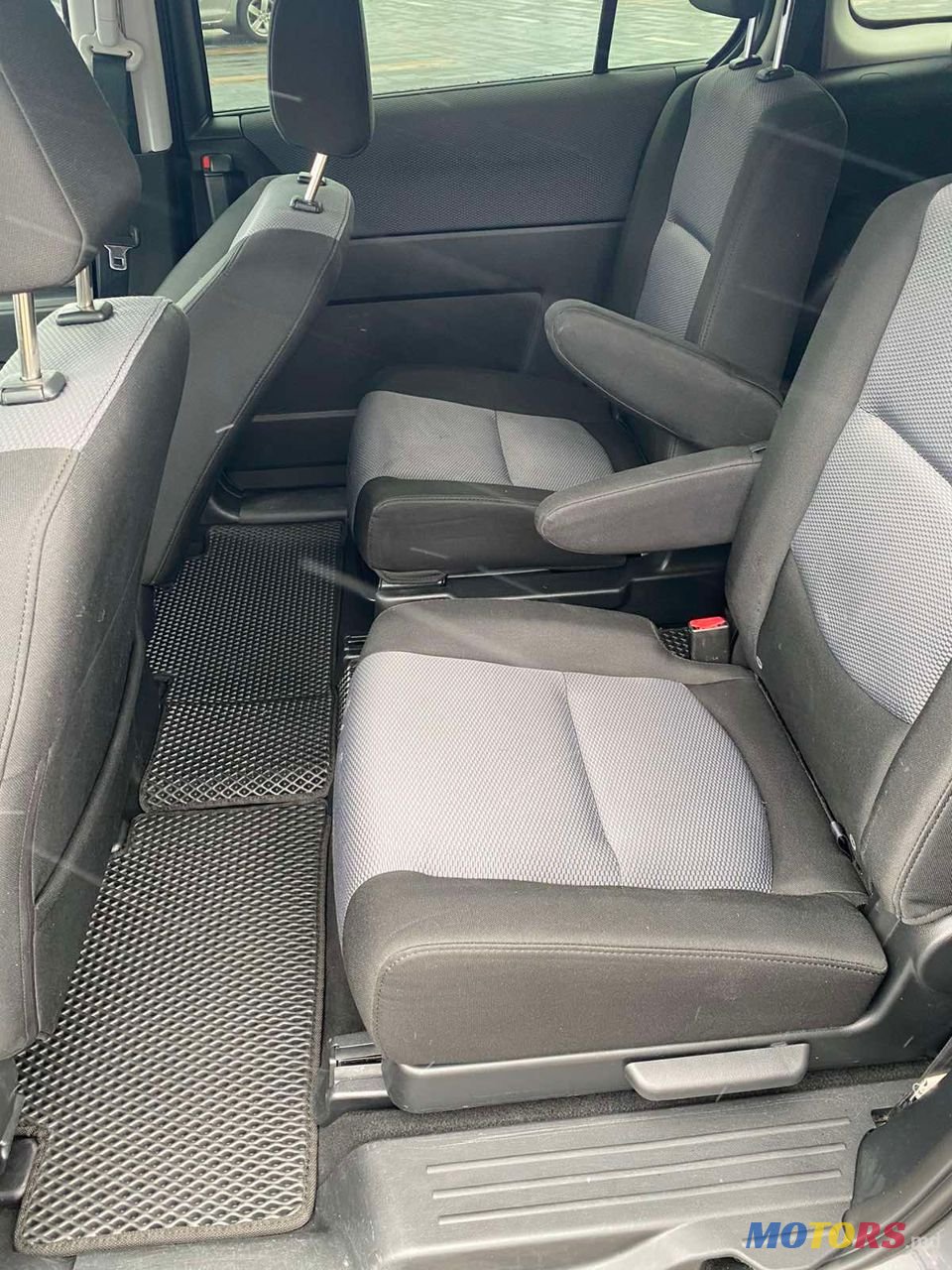 2006' Mazda 5 photo #5