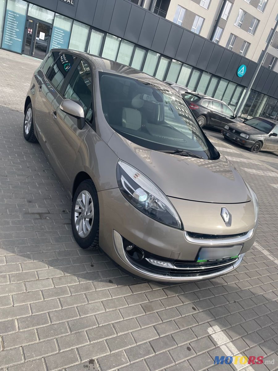 2012' Renault Grand Scenic photo #1