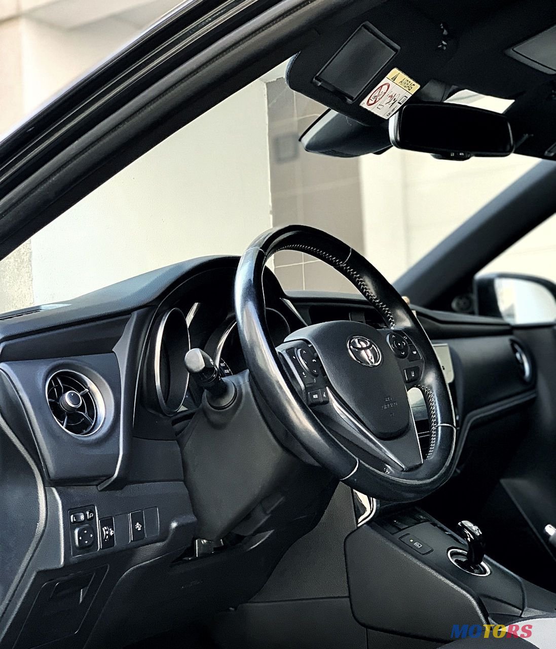 2017' Toyota Auris photo #3