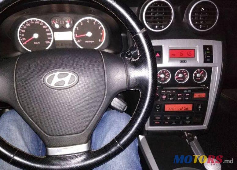 2005' Hyundai Coupe photo #2