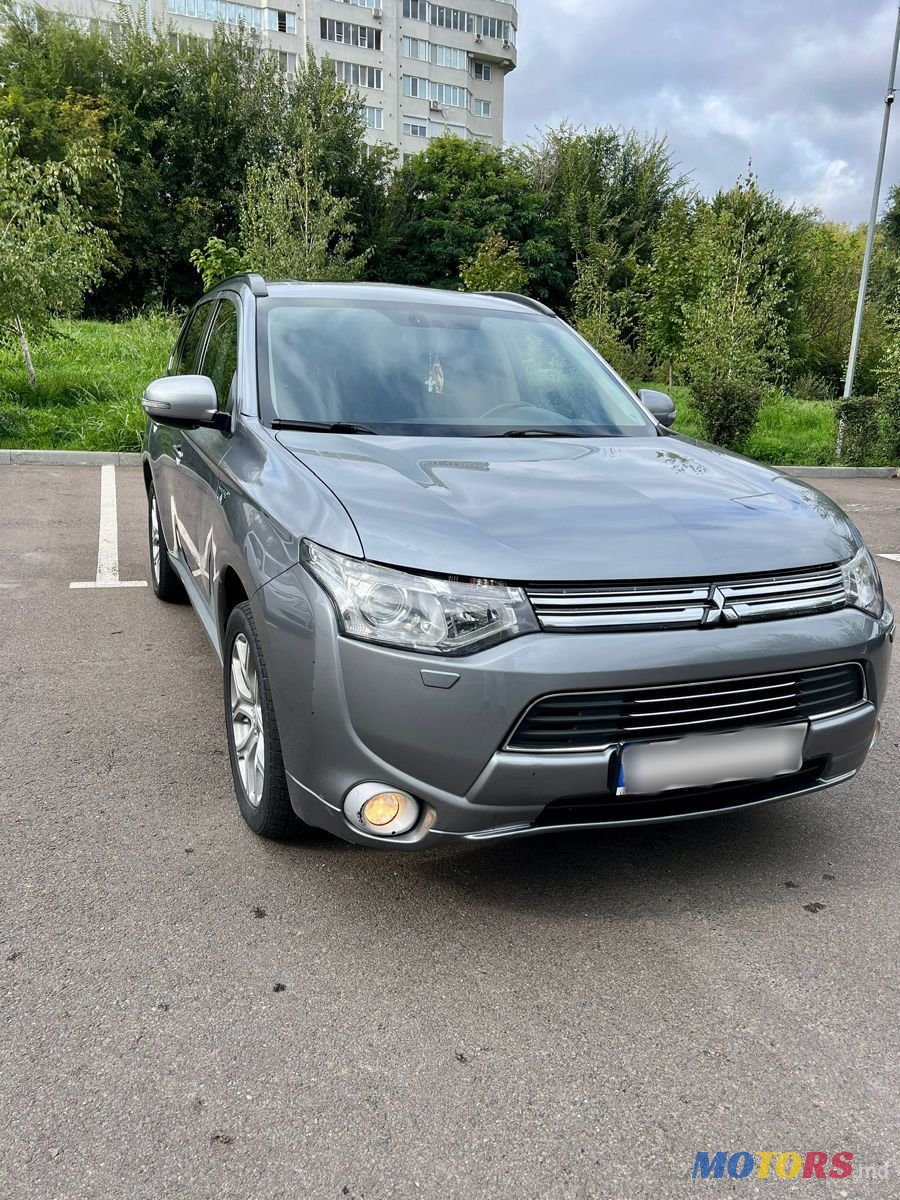 2013' Mitsubishi Outlander photo #1