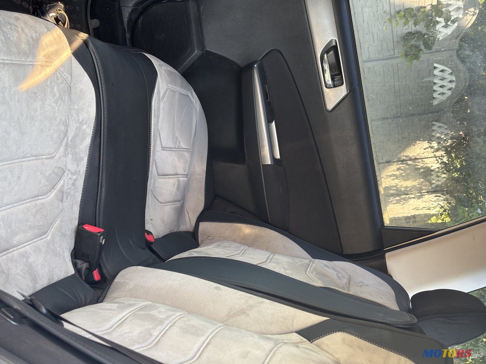 2011' Subaru Forester photo #5