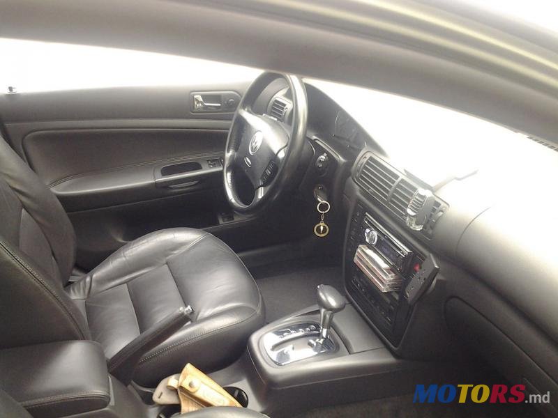 2005' Volkswagen Passat photo #5