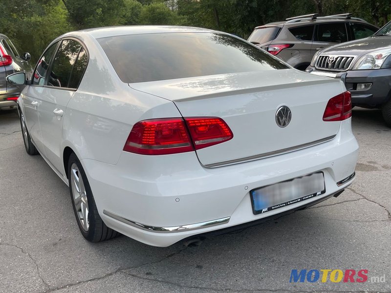 2013' Volkswagen Passat photo #5