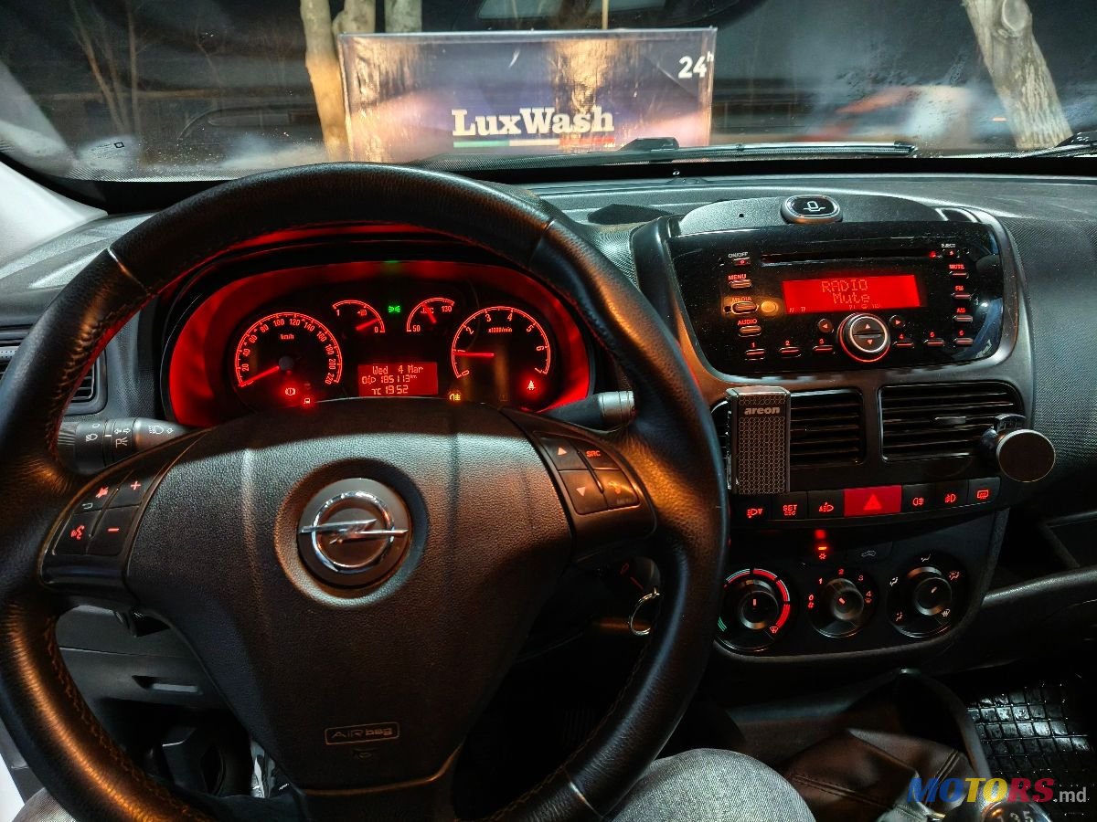 2015' Opel Combo photo #2