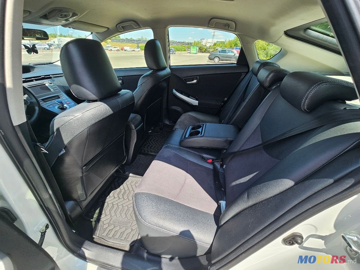 2012' Toyota Prius photo #5