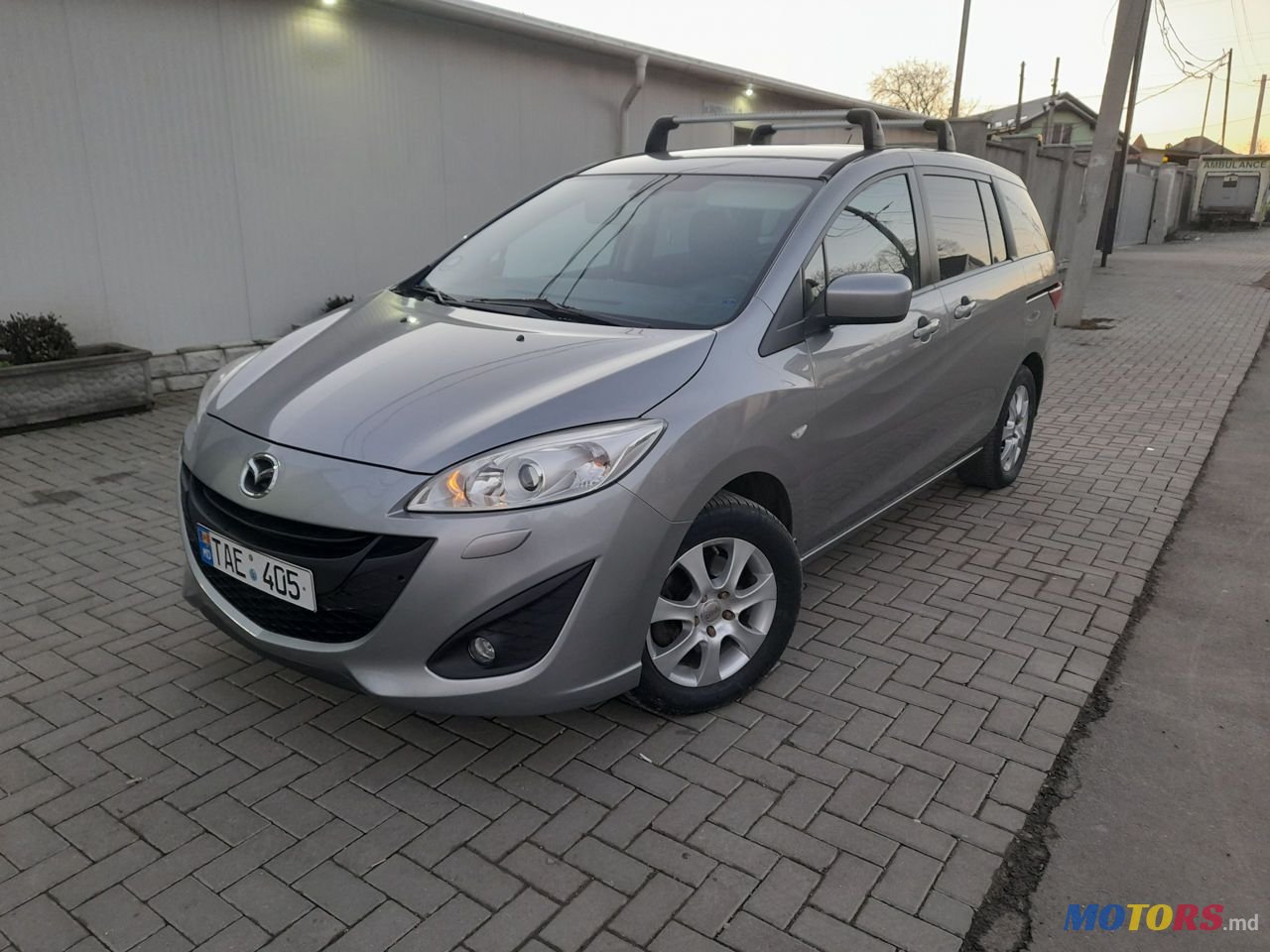 2011' Mazda 5 photo #1