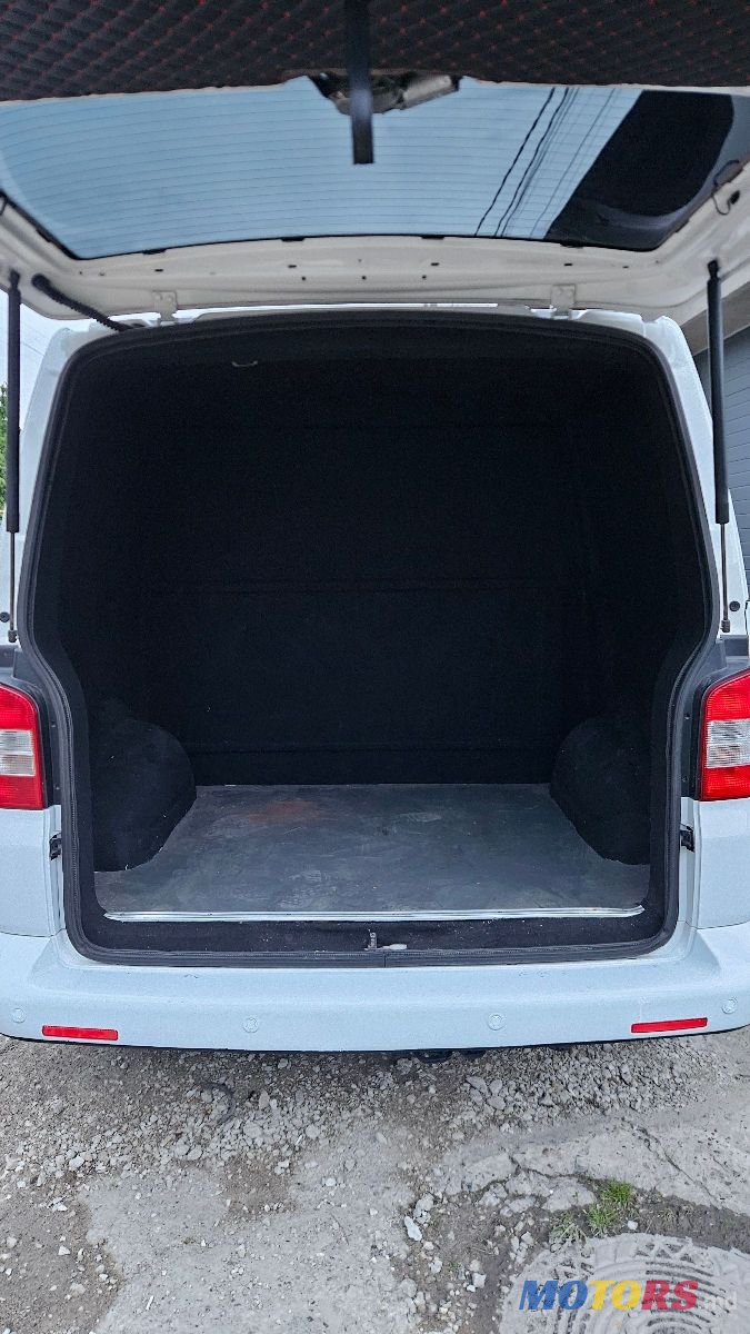 2011' Volkswagen Transporter photo #4