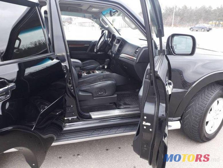 2008' Mitsubishi Pajero photo #2
