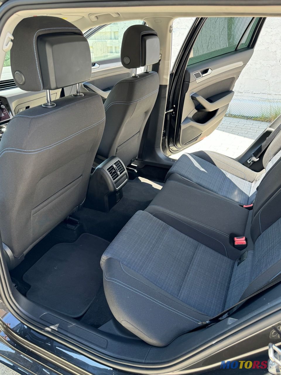 2020' Volkswagen Passat photo #6