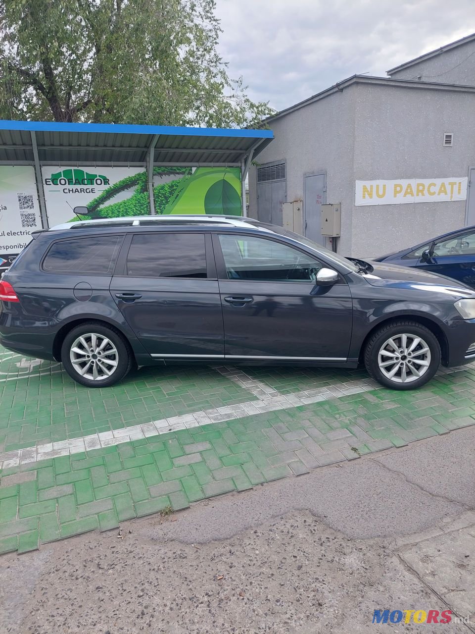 2011' Volkswagen Passat photo #4